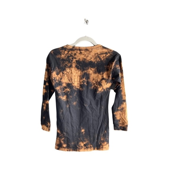Aaliyah Graphic tie-dye long sleeve t-shirt size small. Main color is brown. - Picture 2 of 3